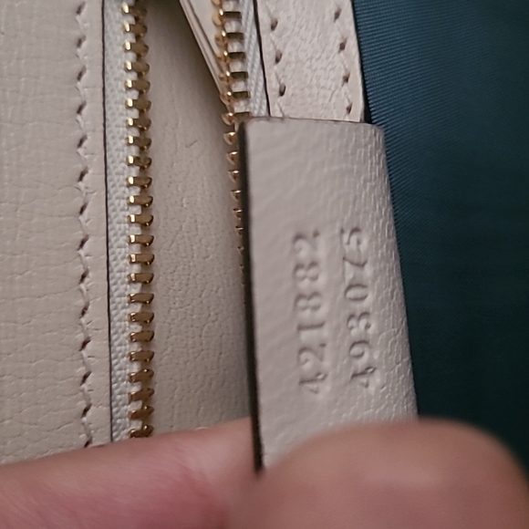 Gucci Stunning Mid size bag with amazing detais.  100% AUTHENTIC! - Picture 7 of 8